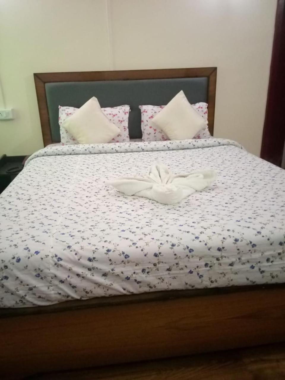 Отель Abode Me Me Ai Haven Черапунджи Экстерьер фото