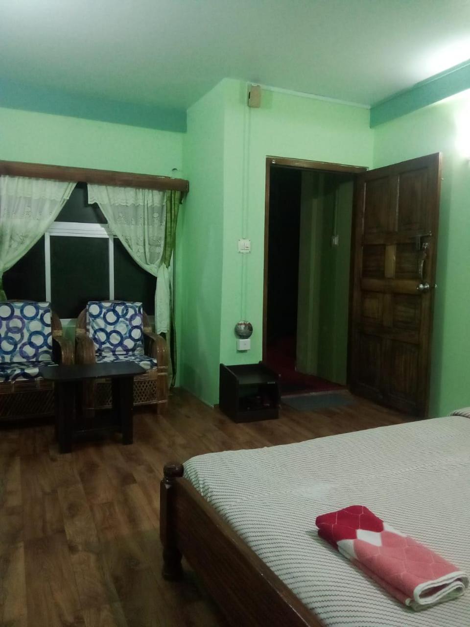 Отель Abode Me Me Ai Haven Черапунджи Экстерьер фото